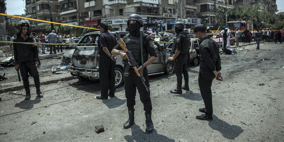V Káhire vybuchla bomba, zahynul najmenej jeden civilista