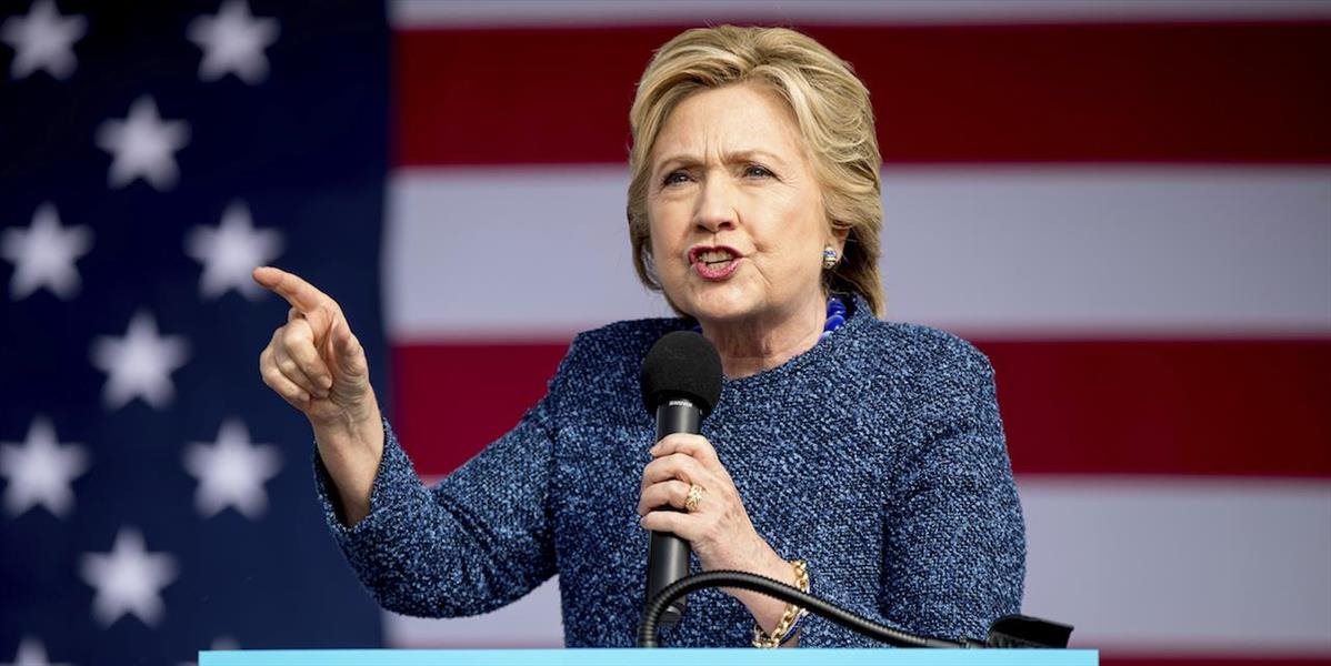 Riaditeľ FBI ohlásil ďalšie preverovanie Clintonovej e-mailov