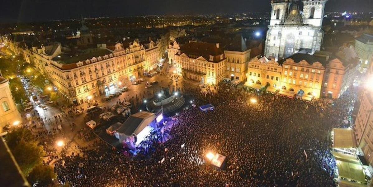 VIDEO Na alternatívnu oslavu štátneho sviatku v Prahe prišli tisíce ľudí