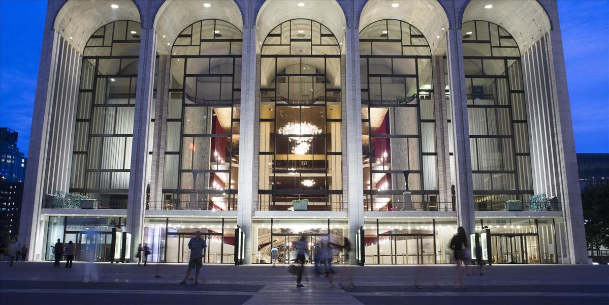 V Newyorskej Metropolitnej opere prerušili predstavenie: Muž vysypal do orchestriska popol človeka!