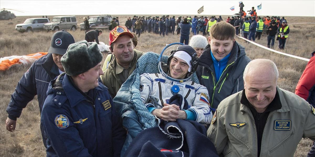 Pristávací modul Sojuz dopravil na Zem troch členov posádky ISS