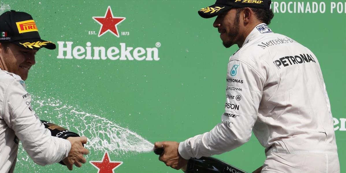 F1: Hamilton víťazne v Mexiku, Vettela penalizovali