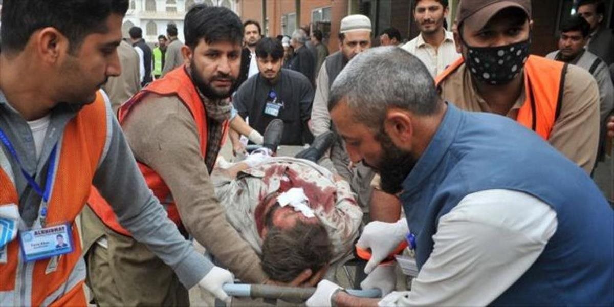 Požiar a výbuchy v Pakistane zabili najmenej desiatich pracovníkov lodeníc