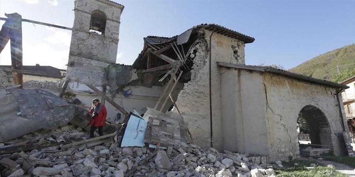 Silné dotrasy poškodili ďalšie budovy v strednej časti Talianska