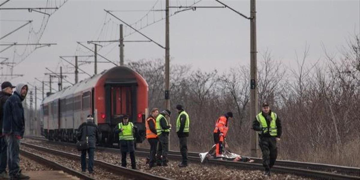 Vlak za Malackami zrazil ženu, na mieste zomrela