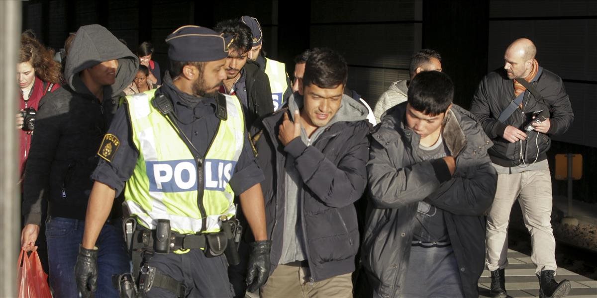 Švédsko pre vlny migrantov opäť predĺžilo kontrolu totožnosti na hranici s Dánskom