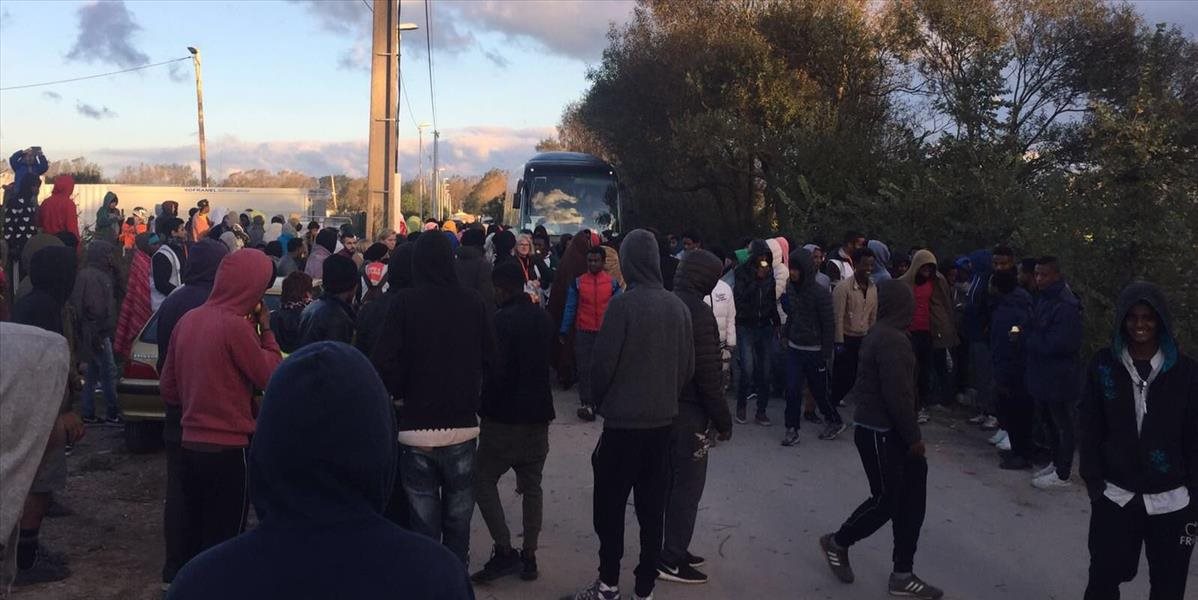 Celkovo 38 autobusov odviezlo z Calais 1616 neplnoletých migrantov