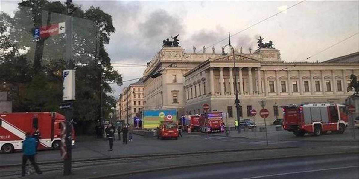 VIDEO a FOTO Horela strecha rakúskeho parlamentu, požiar zakrátko uhasili