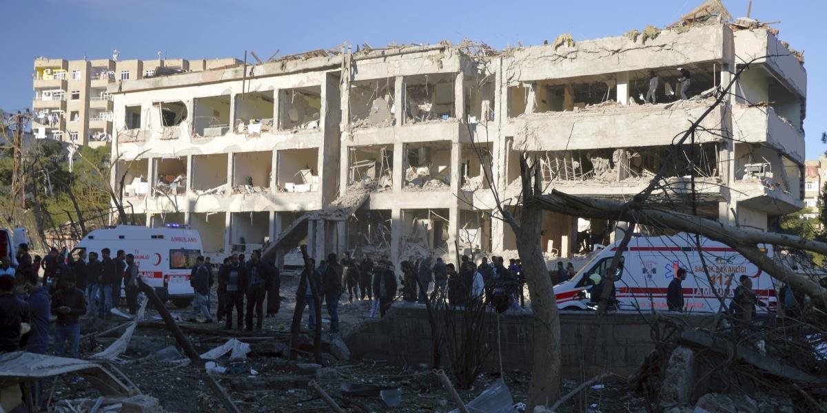 Výbuch v tureckom Diyarbakire si vyžiadal najmenej 30 zranených