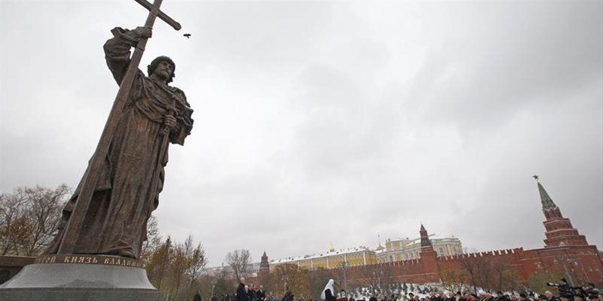 Putin odhalil sochu kniežaťa Vladimíra, ktorý dal pokrstiť Kyjevskú Rus