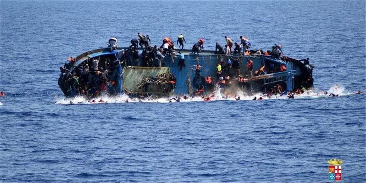 Pašeráci donútili zbraňou nastúpiť migrantov v Líbyi na nebezpečný čln