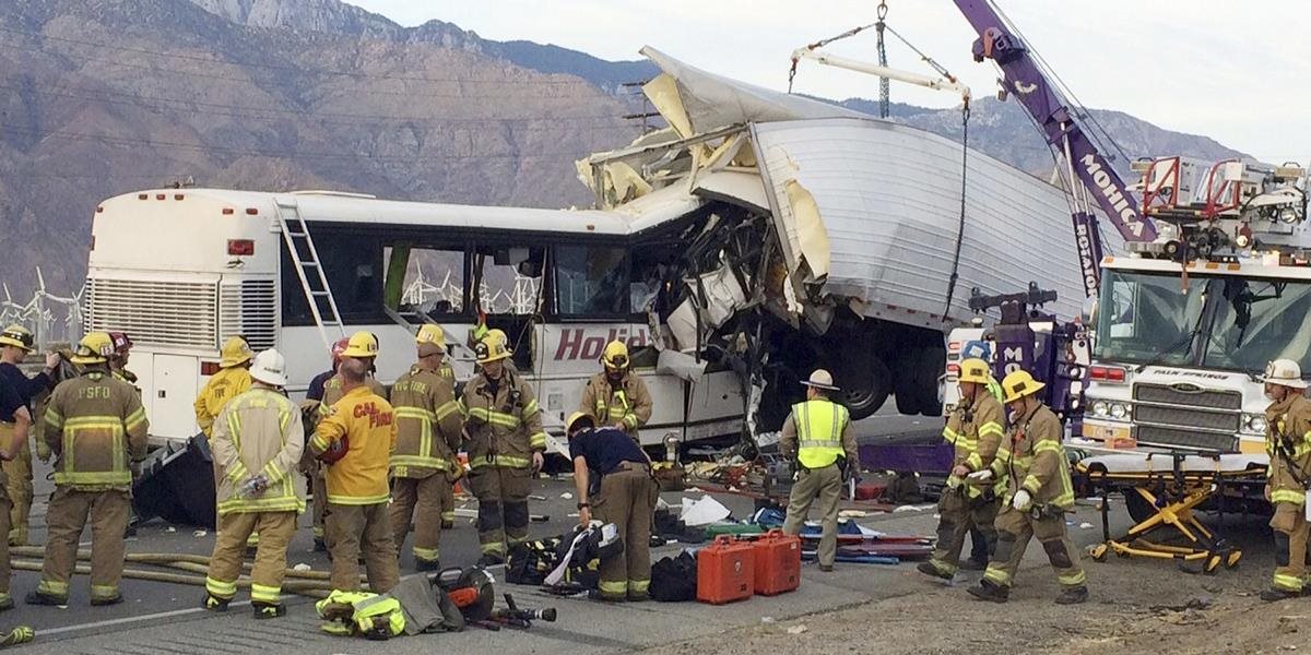 Najmenej 16 mŕtvych a 29 zranených si dnes vyžiadala autobusová nehoda