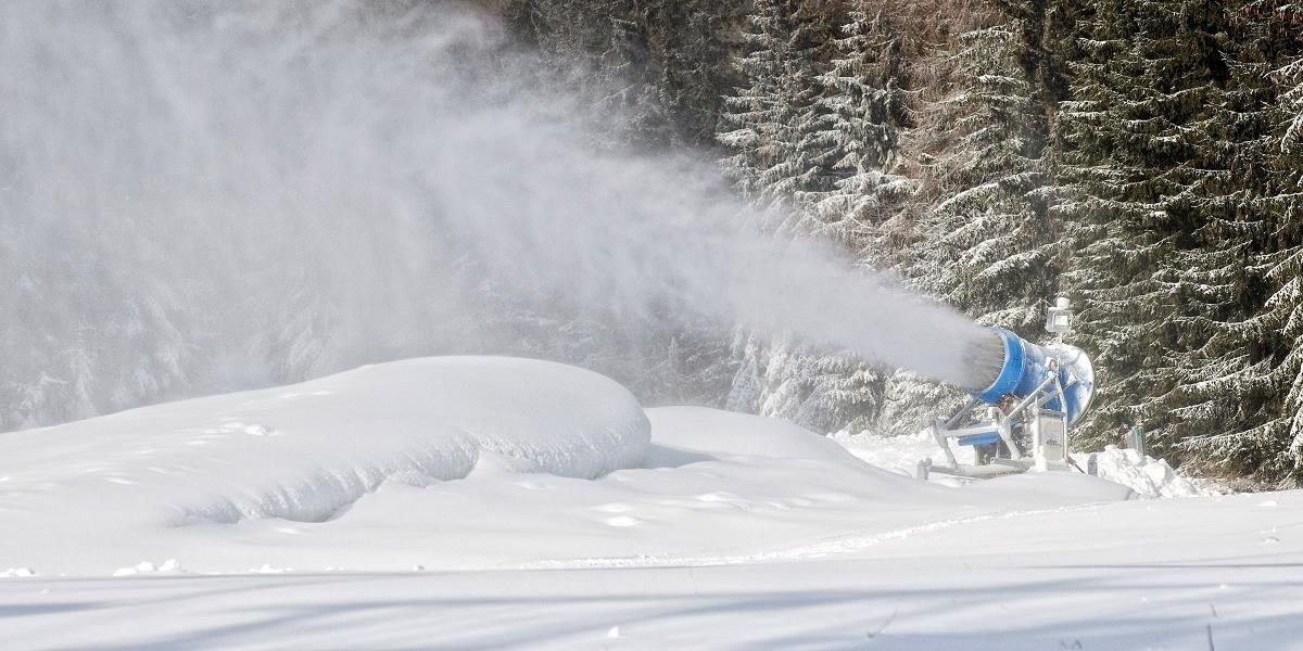 V lyžiarskom stredisku v Tatranskej Lomnici začali so skúškami zasnežovania