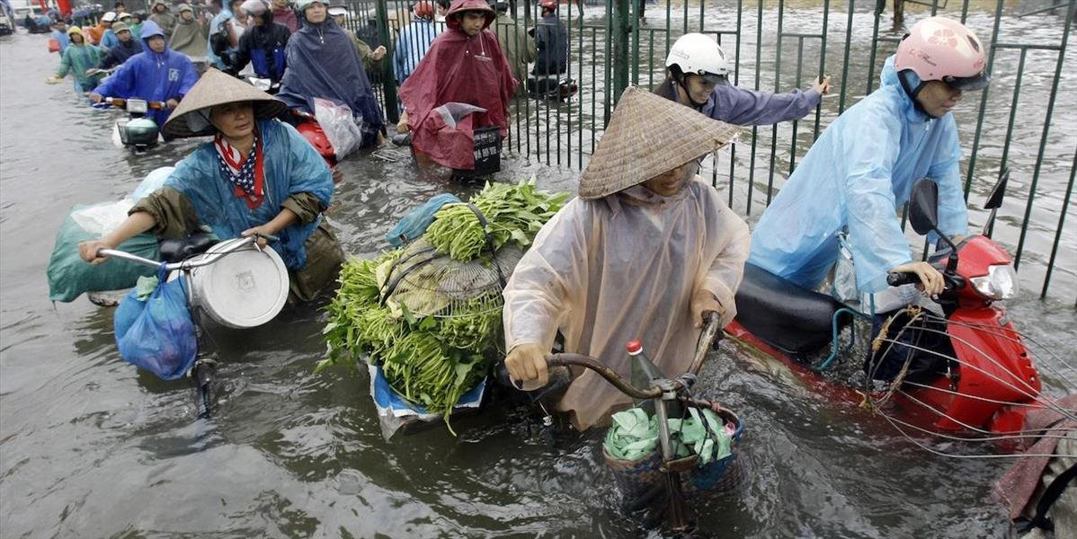Záplavy vo Vietname si vyžiadali už najmenej 15 životov