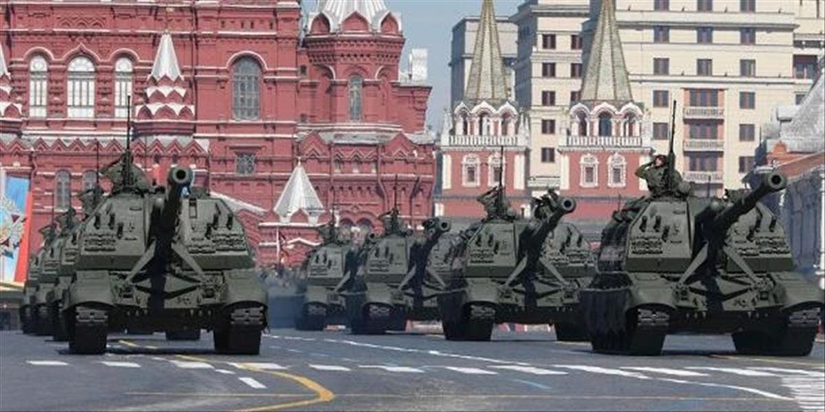 Slávnostnou prehliadkou si Rusko pripomína deň svojej vojenskej slávy
