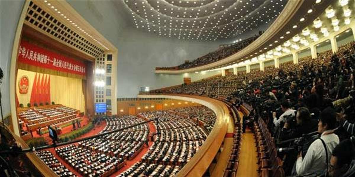 Čínsky parlament schválil zákon o sprísnení kontroly nad používaním internetu