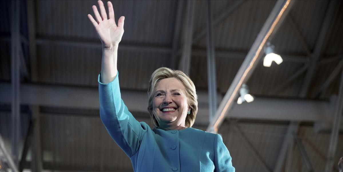 Deň pred voľbami v USA: Clintonová má náskok šesť percent