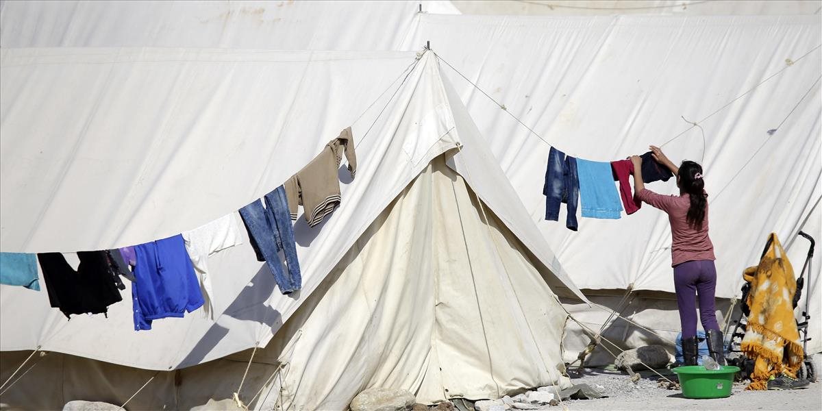 Do utečeneckých táborov na severe Grécka poputuje niekoľko ton oblečenia