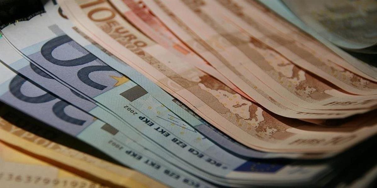 Slováci usporia 9,3 % zo svojich príjmov, napriek tomu je výška úspor najnižšia v EU