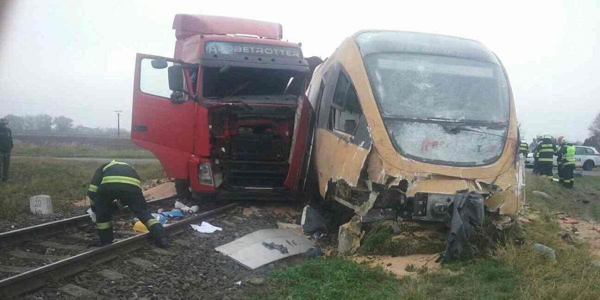 FOTO Ďalšia nehoda vlaku RegioJet: Po zrážke s kamiónom je osem zranených