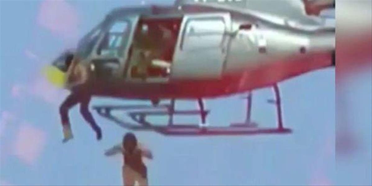 VIDEO Pri nakrúcaní akčného filmu zomreli dvaja herci, keď vyskočili z vrtuľníku