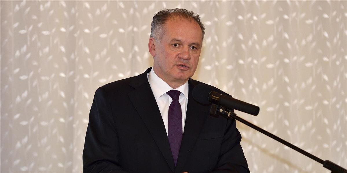 Prezident Kiska obedoval v paláci s bezdomovcami zo zariadenia otca Srholca