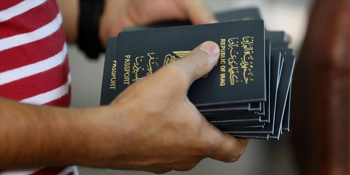 Grécka polícia zadržala na ostrove Kréta desať migrantov s falošnými pasmi