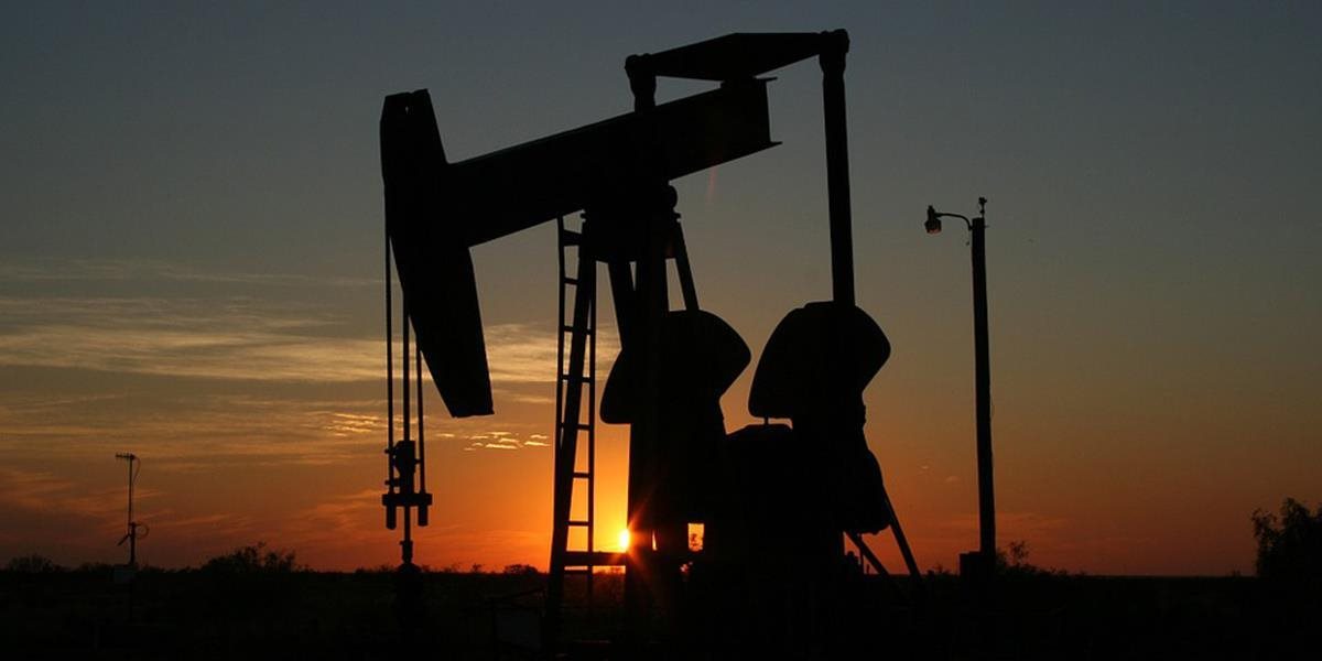 Ceny ropy reagujú na prezidentské voľby v USA, cena WTI klesla zhruba o 4 %