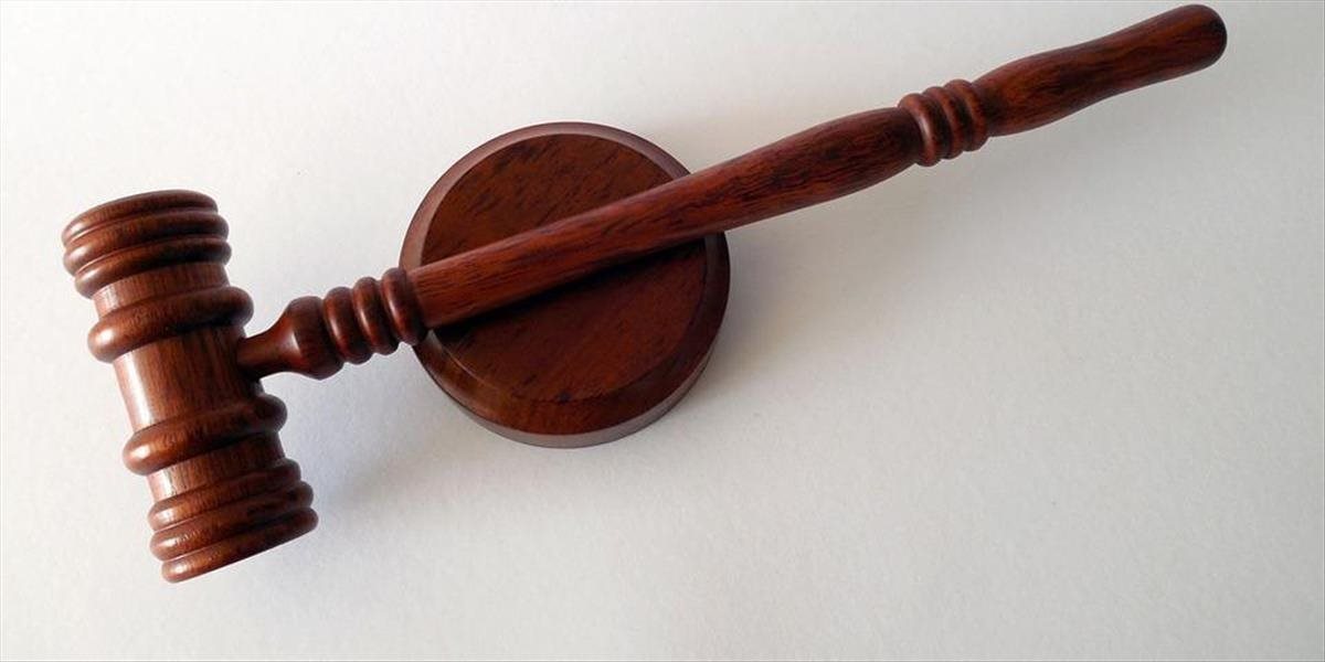 Sudca rozhoduje o väzbe pre obchodníkov za podvody s oceľou