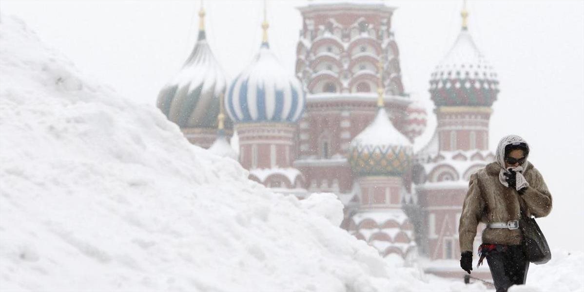 V Moskve kvôli sneženiu rušia lety: Komplikovaná je aj situácia na cestách