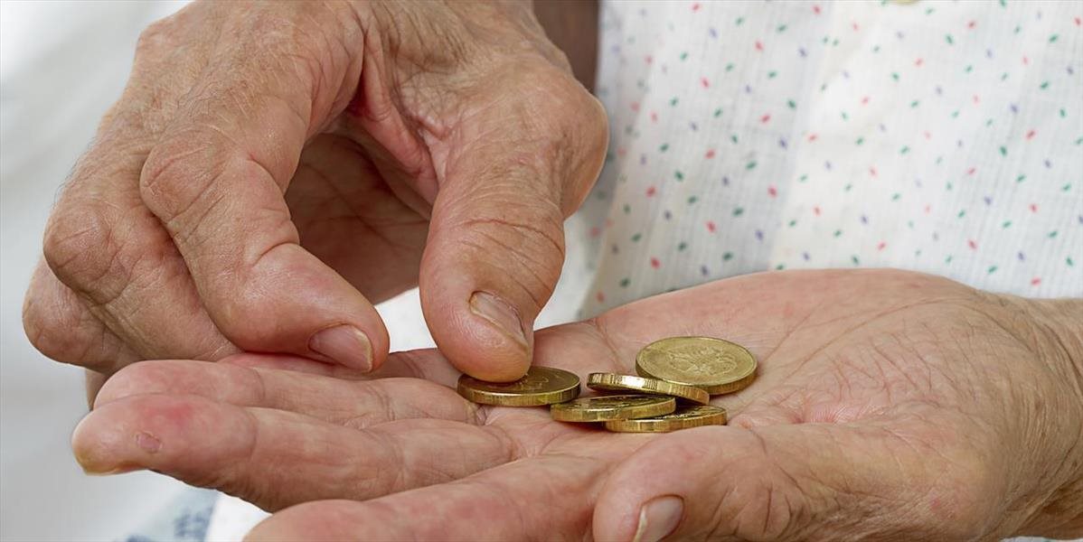 Podvodníci vylákali od dôchodcov v Banskobystrickom kraji tisíce eur
