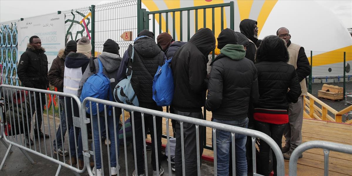 V Paríži otvorili ďalšie prijímacie centrum výhradne pre mužských migrantov