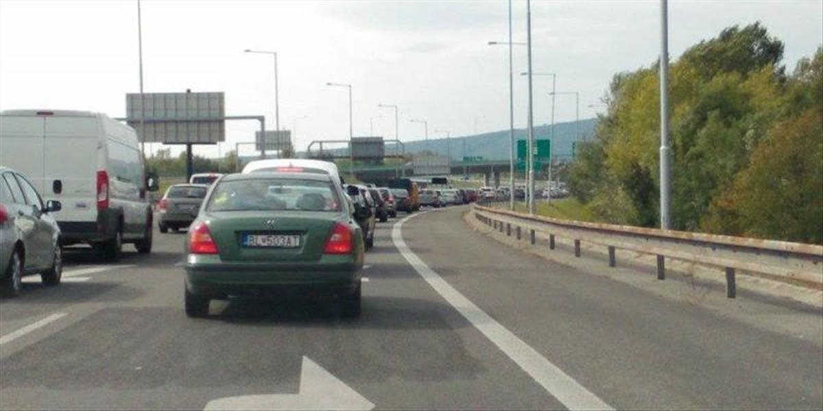 Polícia našla chodkyňu na diaľnici: Upozorňujú, že pohyb chodcov po diaľnici je zakázaný