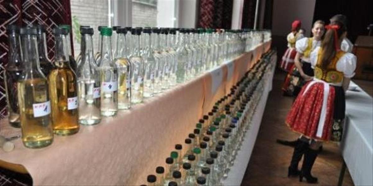V obchode so suvenírmi na Orave predávali nelegálne vyrobený alkohol