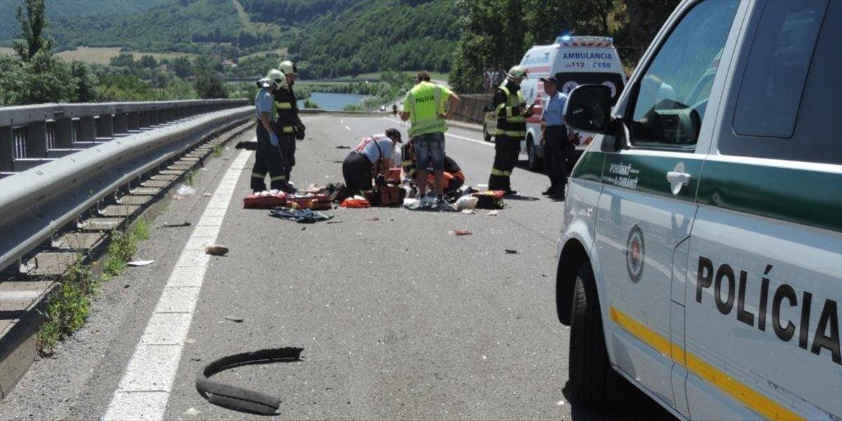 Pri dopravnej nehode pri Komárne utrpelo zranenia šesť občanov Maďarska