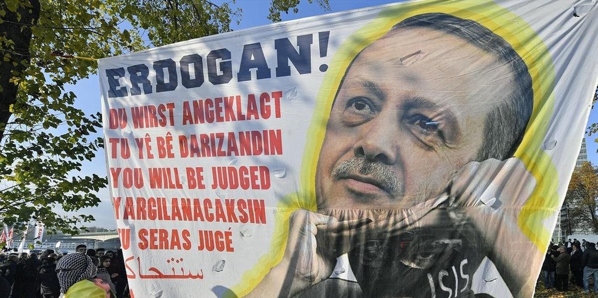 V Nemecku sa demonštrovalo proti Erdoganovi, hlásia zrážky s políciou