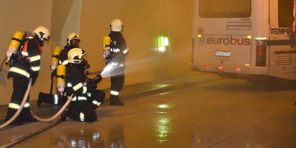 V Bratislave horel autobus