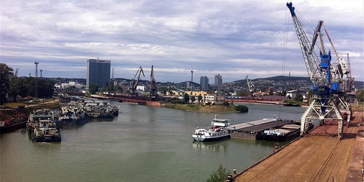 Požiar v bratislavskom prístave: V nákladnej lodi horela kotolňa, škody vo výške 30-tisíc