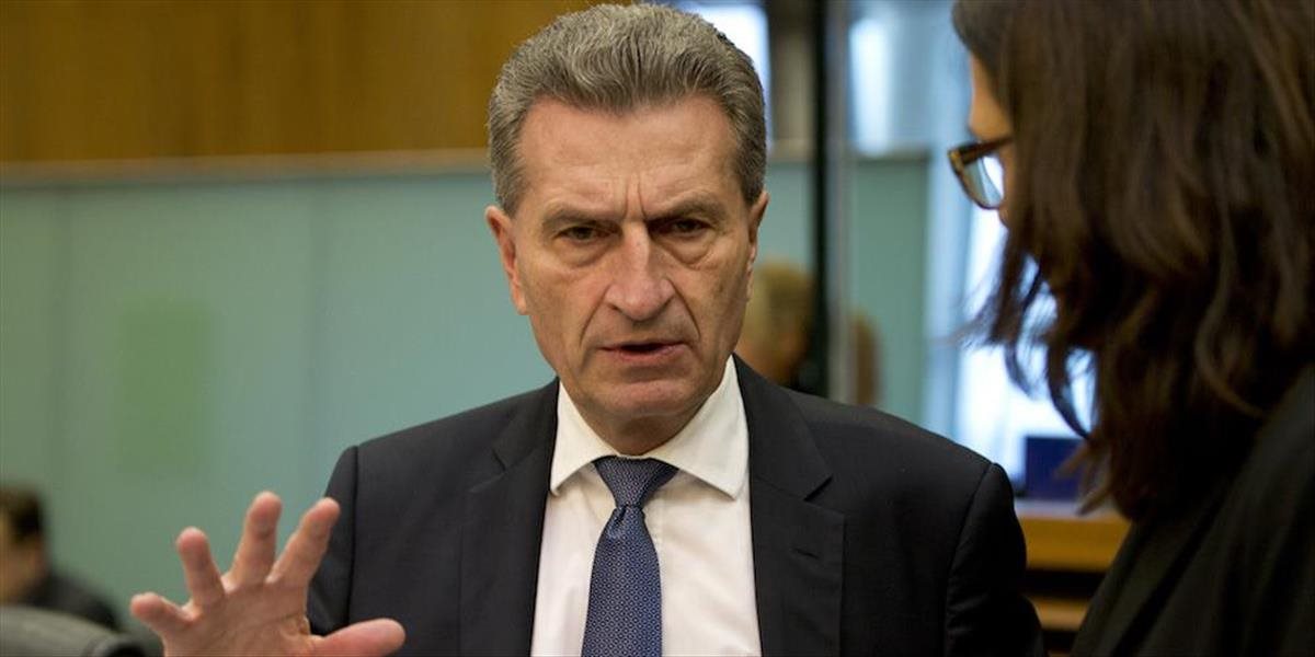 Nemecký eurokomisár Oettinger: EÚ nezruší vízovú povinnosť pre Turkov v tomto roku
