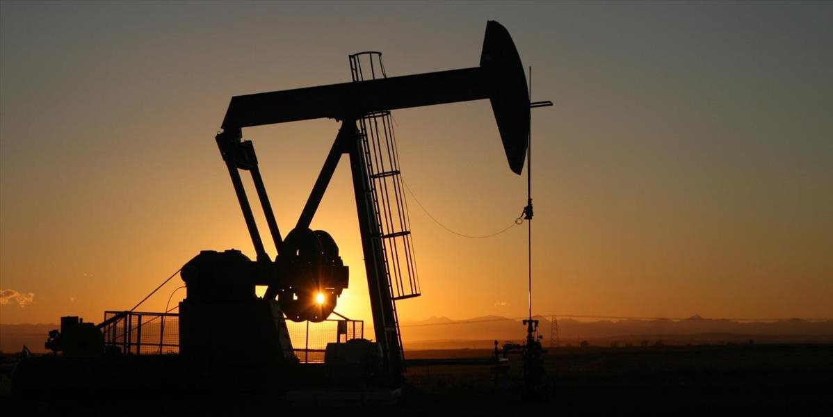 Ceny ropy prakticky stagnujú, na ceny tlačí produkcia OPEC aj kurz dolára