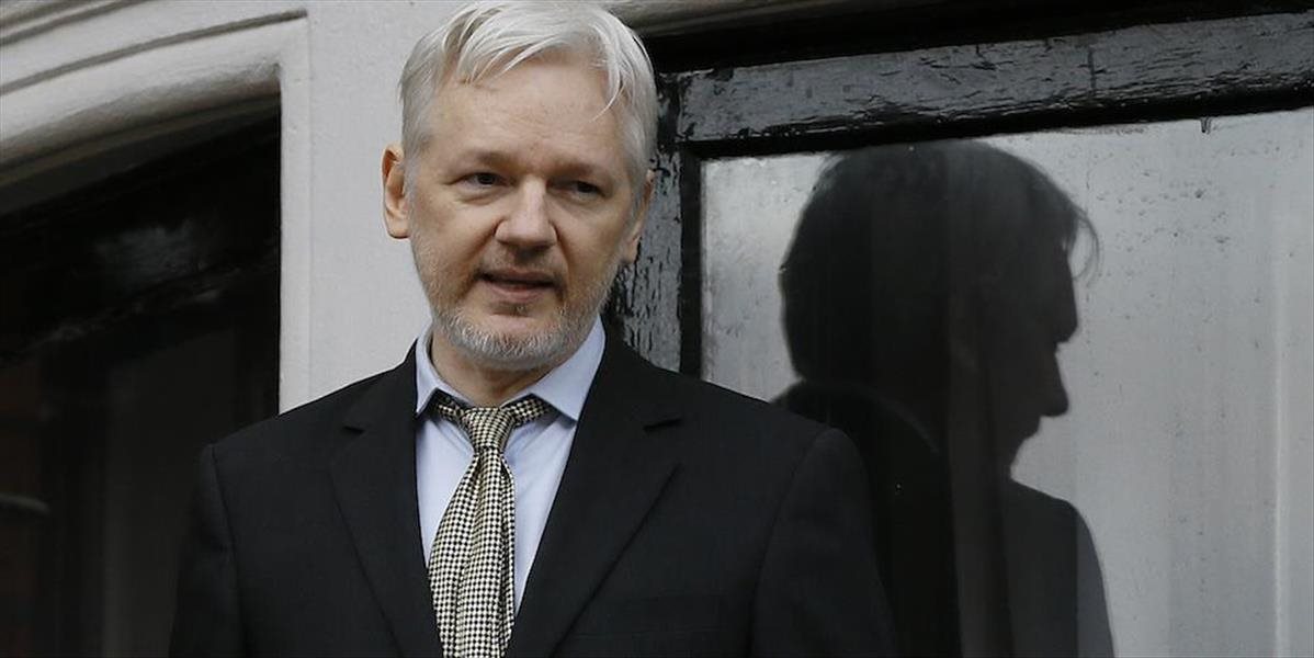 Juliana Assangea vypočúvali na ekvádorskej ambasáde v Londýne