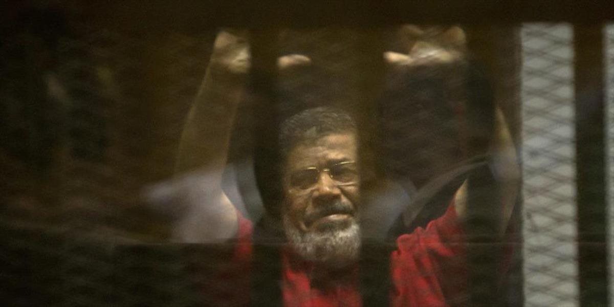 Egyptský súd zrušil rozsudok smrti nad bývalým prezidentom Mursím
