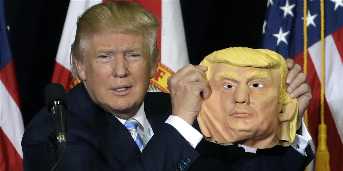 FOTO Japonský výrobca gumených masiek sa teší, že prezidentom USA bude Trump