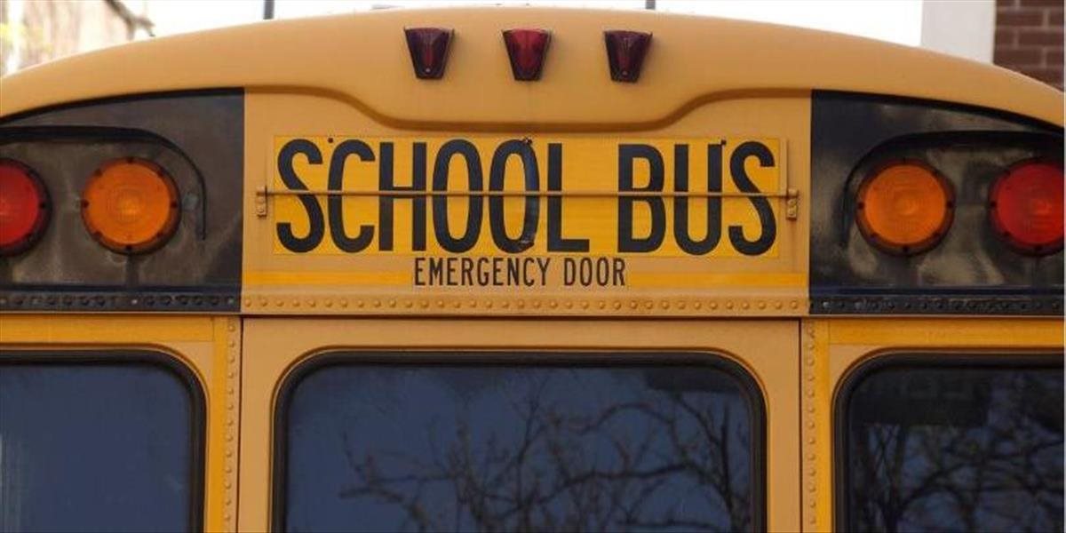 Šialený vodič školského autobusu: Najskôr nechal vystúpiť deti, ktoré by volili Trumpa
