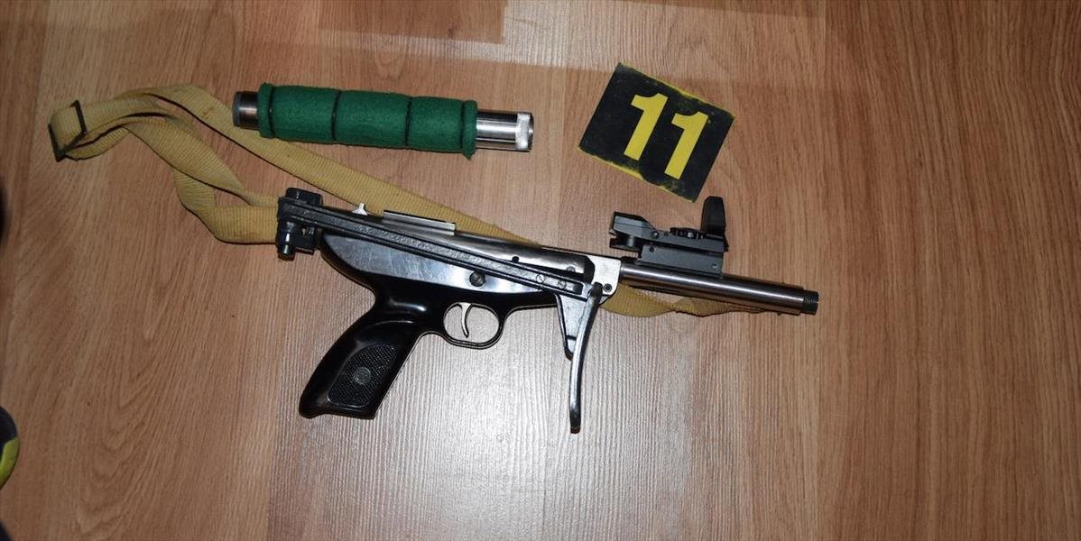 Polícia bvinila 25-ročného Michalovčana pre drogy a zbrane