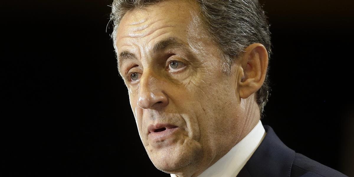 Sarkozy chce ísť proti elitám odtrhnutým od reality, kandidovať chce aj Macron