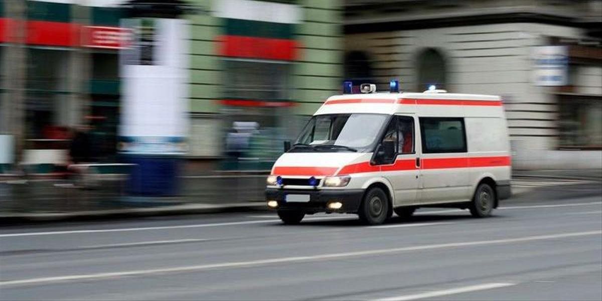 Pri zrážke autobusu a električky v Plzni sa zranilo najmenej 19 ľudí
