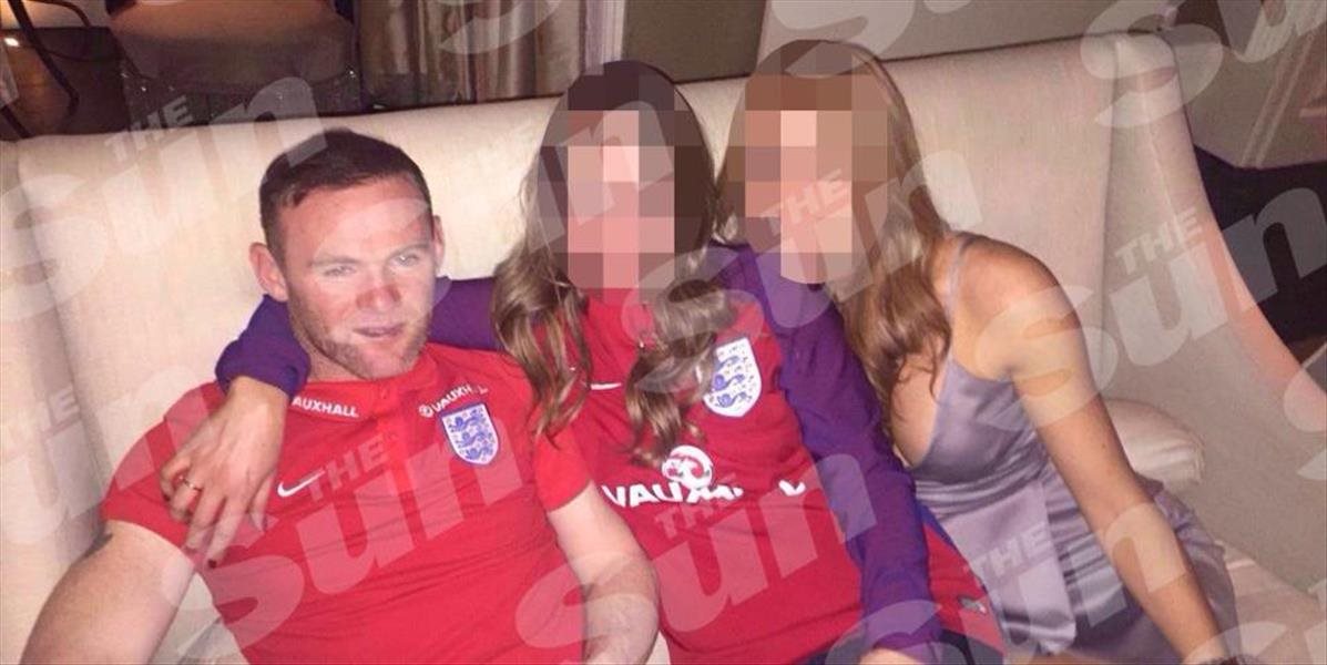 Rooney sa po zverejnení fotiek z bujarej oslavy ospravedlnil