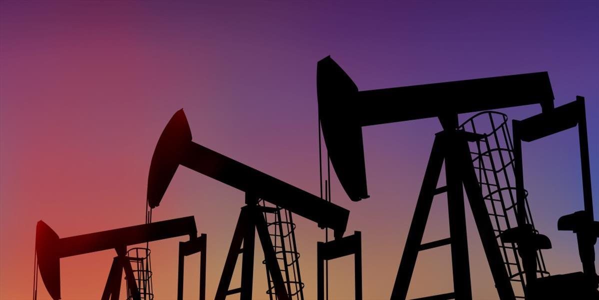 Ceny ropy stagnujú, na trhy pôsobia vyššie zásoby v USA aj vyhlásenia Ruska