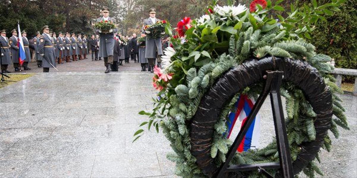 Pri pamätníku Brána slobody si v Bratislave dnes uctili obete komunizmu
